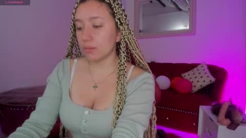 Snapshot of queenrosse_m chatting on February 2025 12:12:01 PM Queen Rose online show from February 2025 12:12:01 PM