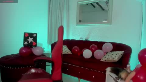Snapshot of queenrosse_m chatting on February 2025 01:39:02 PM Queen Rose online show from February 2025 01:39:02 PM