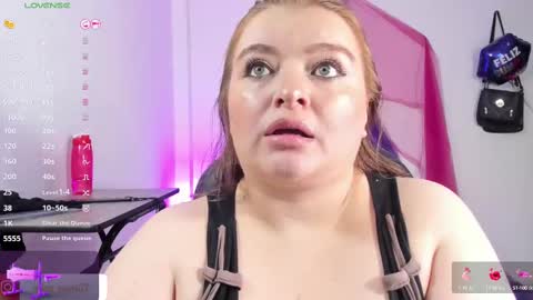Snapshot of queensami7 chatting on September 2025 01:17:01 AM Samantha online show from September 2025 01:17:01 AM