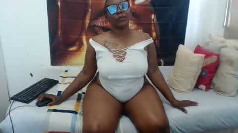 Snapshot of queenteex6993 chatting on June 2026 09:32:02 AM queenteex6993 online show from June 2026 09:32:02 AM