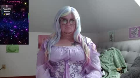 Snapshot of queerlyjaz chatting on May 2026 05:18:02 PM queerlyjaz online show from May 2026 05:18:02 PM