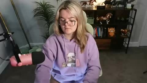 Snapshot of quervoqueen1 chatting on November 2025 03:04:01 AM Bri online show from November 2025 03:04:01 AM