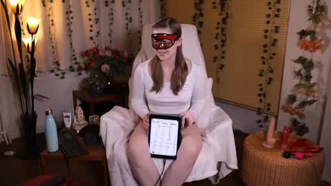 Snapshot of quinnrmonroe chatting on February 2025 08:11:01 PM QuinnMonroe online show from February 2025 08:11:01 PM