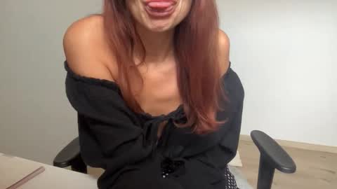 Snapshot of quinnyelena chatting on October 2025 11:23:02 AM Quinnyelena online show from October 2025 11:23:02 AM