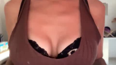 Quinnyelena online show from June 2026 02:28:01 PM