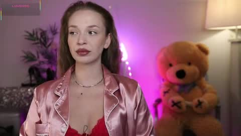 Nova Hollis online show from April 2026 06:51:02 AM