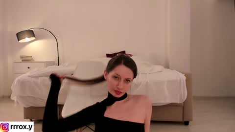 r00xvel online show from December 2024 06:49:02 AM