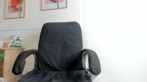 rachellesc online show from April 2026 12:33:01 PM