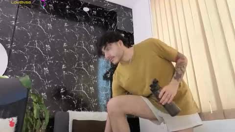 R A F A E L online show from February 2026 09:52:01 PM