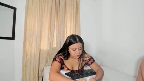 raider and roxie online show from January 2026 09:30:02 PM