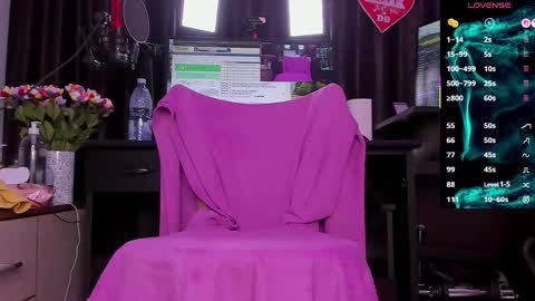 Laura online show from October 2025 02:39:02 AM