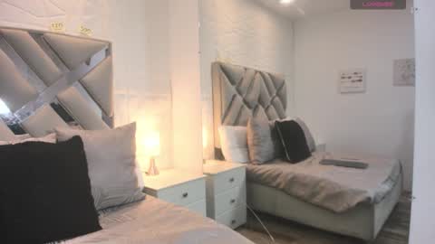 Raquel Moore  online show from September 2025 11:29:01 PM