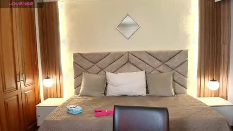 Snapshot of raqueljones_ chatting on May 2026 12:11:02 PM Raquel online show from May 2026 12:11:02 PM