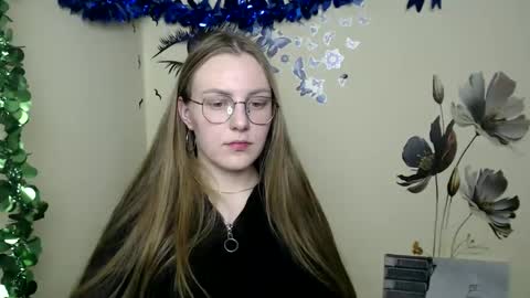 raspberry0101 online show from December 2024 09:33:02 PM