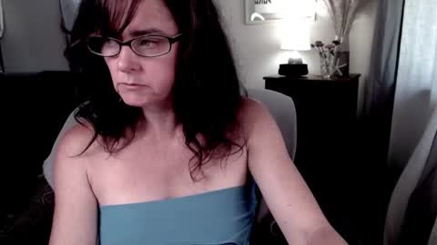 Snapshot of raven_feathers chatting on June 2026 02:30:01 PM Roxanneredlight59 online show from June 2026 02:30:01 PM