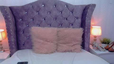 raven_love_ online show from September 2025 07:58:02 PM