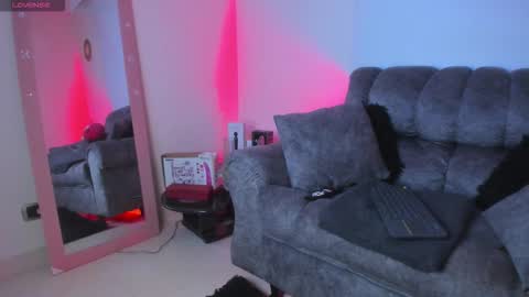 Snapshot of raven_manson chatting on February 2026 11:07:01 AM online show from February 2026 11:07:01 AM