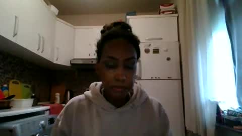 Snapshot of ravenbby chatting on May 2026 09:58:01 AM ravenbby online show from May 2026 09:58:01 AM