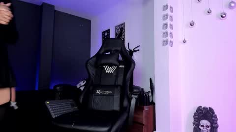 Raven Witch online show from January 2026 06:20:01 PM