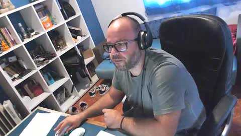 Snapshot of ravingr3d3 chatting on September 2025 08:05:01 AM ravingr3d3 online show from September 2025 08:05:01 AM