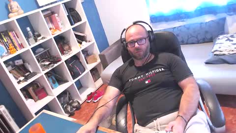 ravingr3d3 online show from September 2025 01:35:01 PM