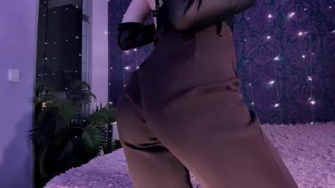 Lillian online show from September 2025 07:29:01 AM