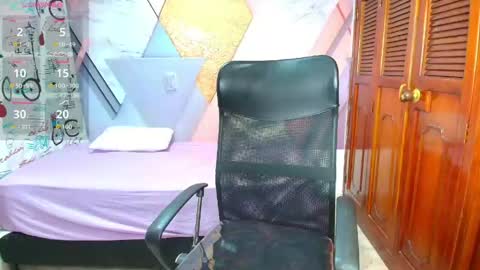 Snapshot of raylin_escobar chatting on June 2026 06:41:01 PM raylin_escobar online show from June 2026 06:41:01 PM