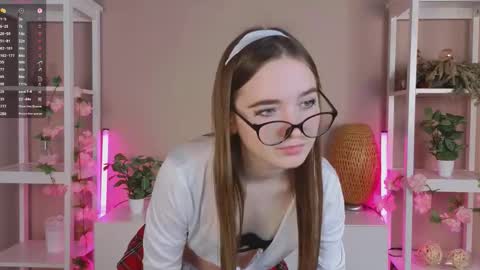 Sandy online show from December 2025 03:12:02 AM