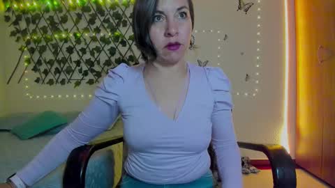 Rebbeca online show from September 2025 10:30:02 AM