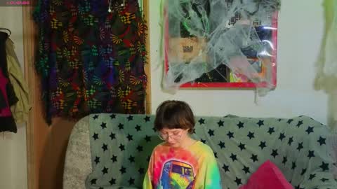 Lara online show from November 2025 08:43:01 PM