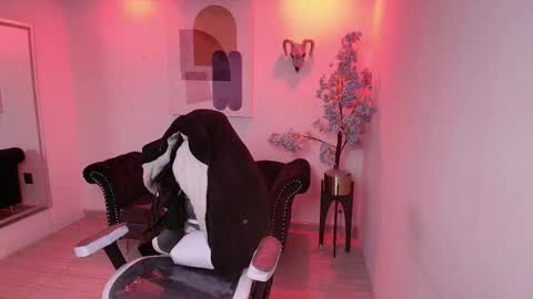 Res Moon online show from November 2025 11:43:02 AM