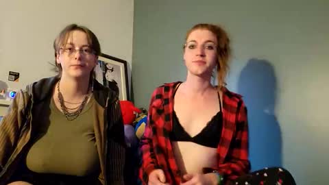 Snapshot of red_verna18 chatting on May 2026 01:22:01 AM red_verna18 online show from May 2026 01:22:01 AM