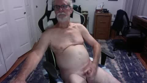 Snapshot of redbud3075 chatting on July 2026 03:33:02 AM Daddy G online show from July 2026 03:33:02 AM