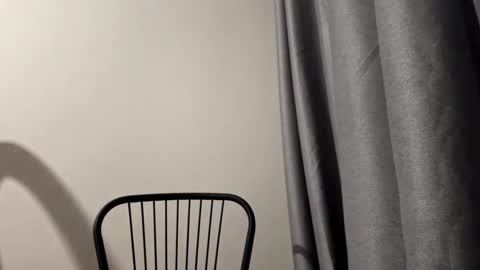 Mia online show from December 2025 12:33:02 PM