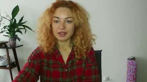 Snapshot of reddgirll chatting on January 2025 10:43:01 AM reddgirll online show from January 2025 10:43:01 AM