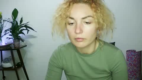 Snapshot of reddgirll chatting on January 2025 07:39:01 PM reddgirll online show from January 2025 07:39:01 PM