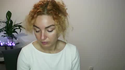 Snapshot of reddgirll chatting on January 2025 06:27:01 PM reddgirll online show from January 2025 06:27:01 PM