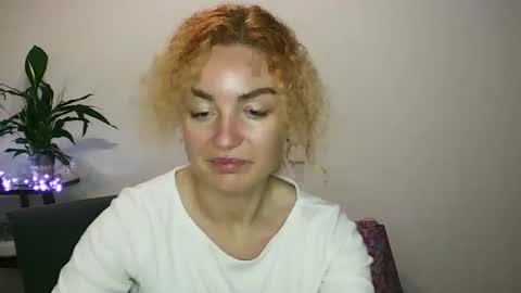 Snapshot of reddgirll chatting on January 2025 09:29:01 PM reddgirll online show from January 2025 09:29:01 PM