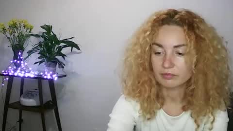 Snapshot of reddgirll chatting on January 2025 05:02:02 PM reddgirll online show from January 2025 05:02:02 PM