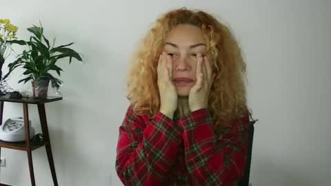 Snapshot of reddgirll chatting on January 2025 10:29:02 AM reddgirll online show from January 2025 10:29:02 AM