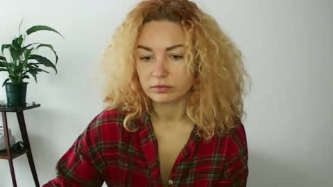 Snapshot of reddgirll chatting on February 2025 10:26:02 AM reddgirll online show from February 2025 10:26:02 AM