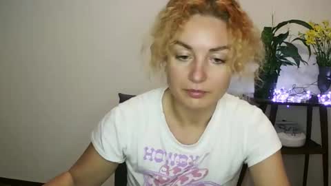 Snapshot of reddgirll chatting on February 2025 09:40:01 PM reddgirll online show from February 2025 09:40:01 PM