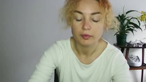 Snapshot of reddgirll chatting on February 2025 09:19:01 AM reddgirll online show from February 2025 09:19:01 AM
