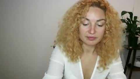 Snapshot of reddgirll chatting on February 2025 08:35:02 PM reddgirll online show from February 2025 08:35:02 PM