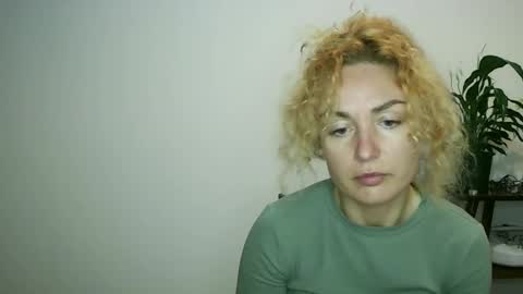 Snapshot of reddgirll chatting on February 2025 08:59:02 PM reddgirll online show from February 2025 08:59:02 PM
