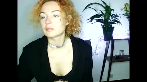 Snapshot of reddgirll chatting on February 2025 07:33:02 PM reddgirll online show from February 2025 07:33:02 PM