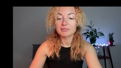 Snapshot of reddgirll chatting on March 2025 09:59:02 PM reddgirll online show from March 2025 09:59:02 PM