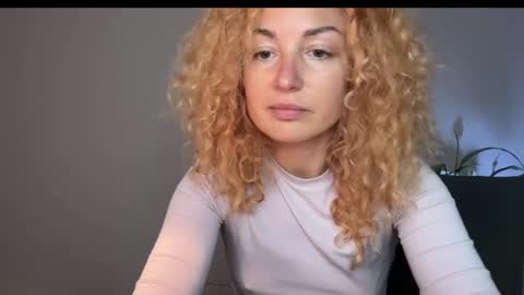 Snapshot of reddgirll chatting on March 2025 05:54:01 PM reddgirll online show from March 2025 05:54:01 PM