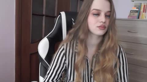 Lily online show from October 2025 02:08:02 AM