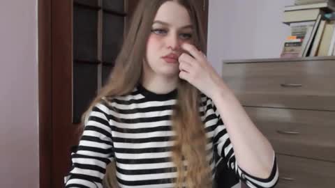 Lily online show from December 2025 02:05:02 AM